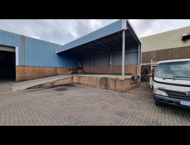1,840M² WAREHOUSE TO LET IN JET PARK